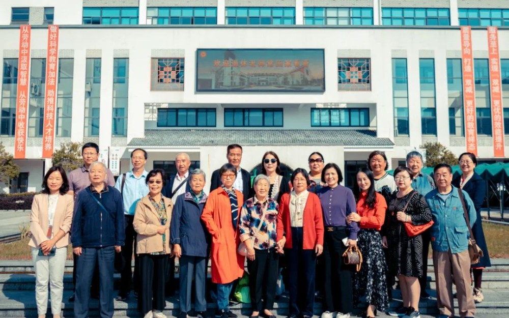 相聚桃李下 携手忆芳华 ——吴中实验小学举行重阳节主题活动