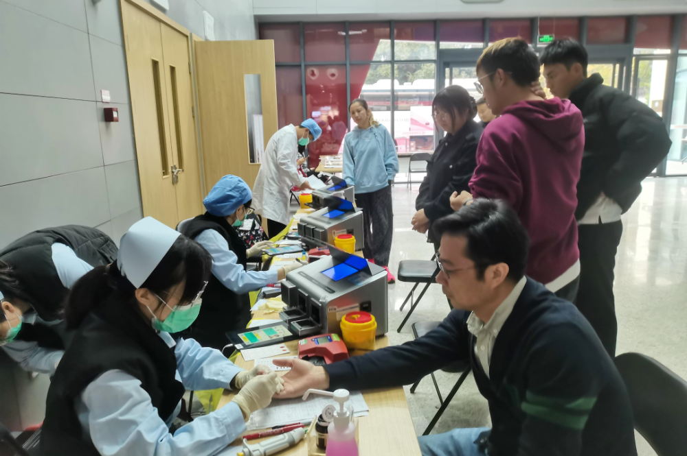 热血递真情 点滴聚爱心——吴中实验小学无偿献血活动